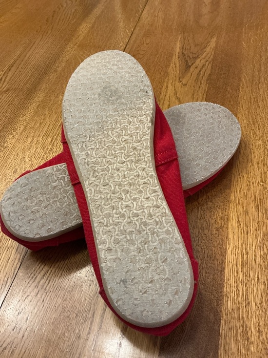 Woman’s Toms Alpargata red classic slip on shoe. Size 9.5. Canvas. Barely worn! - Picture 6 of 7